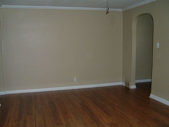 4th image of 4532 East Dr