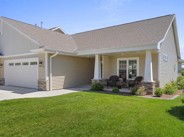 525 Mapleleaf COURT, Manitowoc, WI 54220