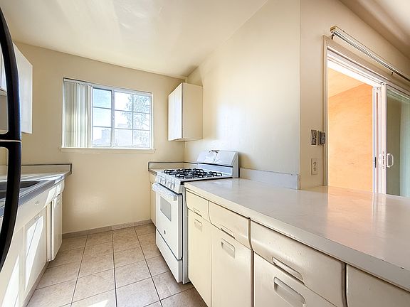 4th image of 1001 Hammond St #8
