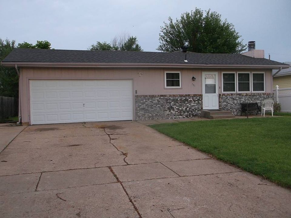 1st image of 751 Willow Dr