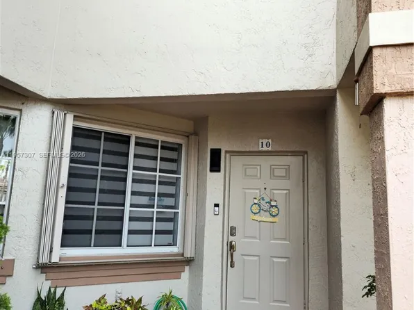 8330 NW 10th St APT 10I, Miami, FL 33126