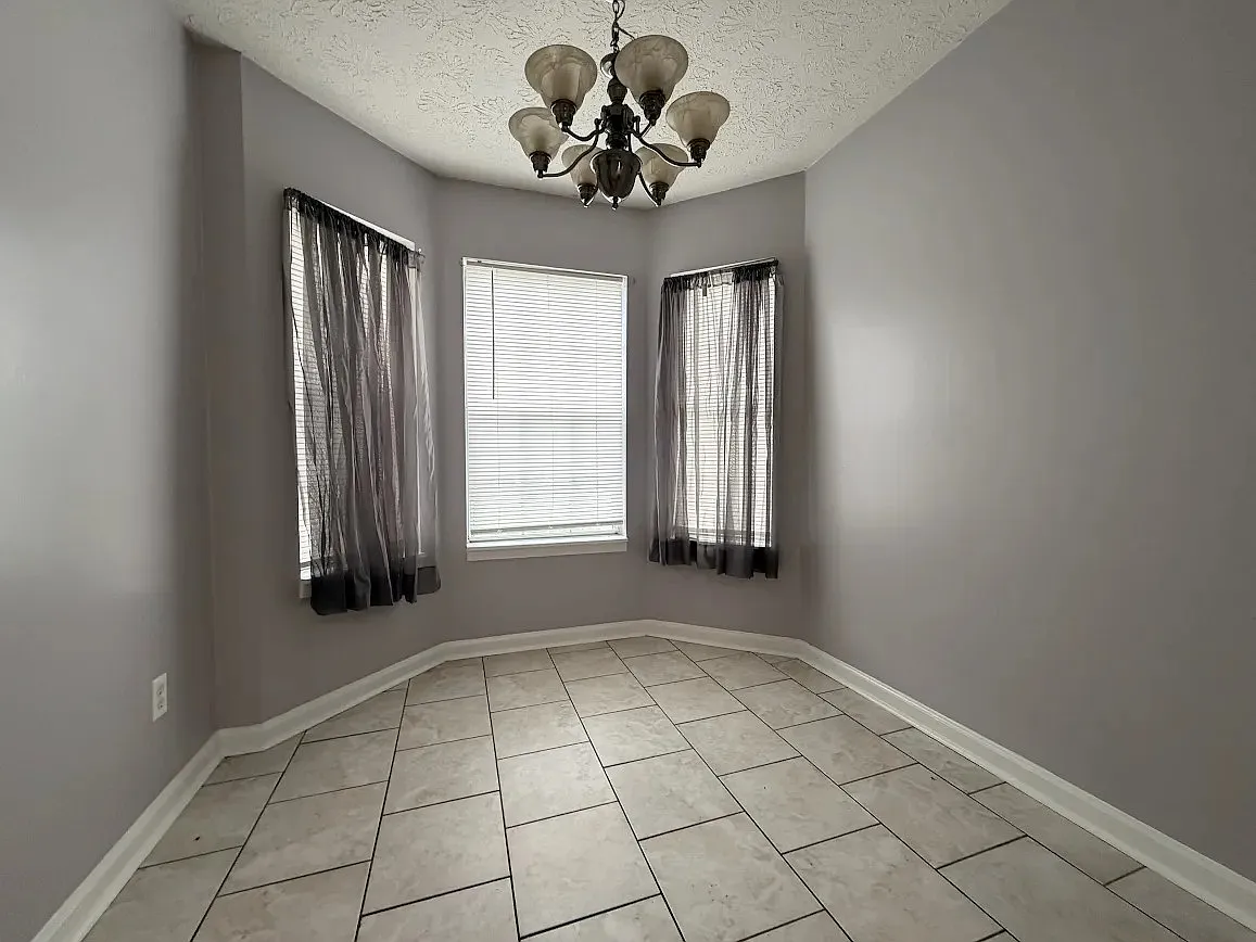 2 bed, 1076 sqft, $1,150 — Photo 4