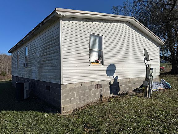 3rd image of 275 Village Circle Dr