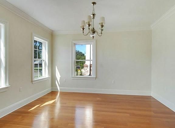 3rd image of 215 W Brooks St