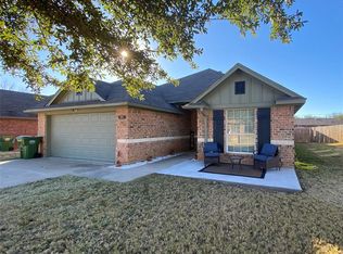 109 Chisolm Trail Ct, Springtown, TX 76082