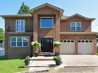 1 Courtside Ter, Yonkers, NY 10710