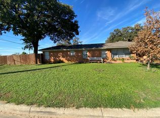 2000 Flemming Dr, Fort Worth, TX 76112