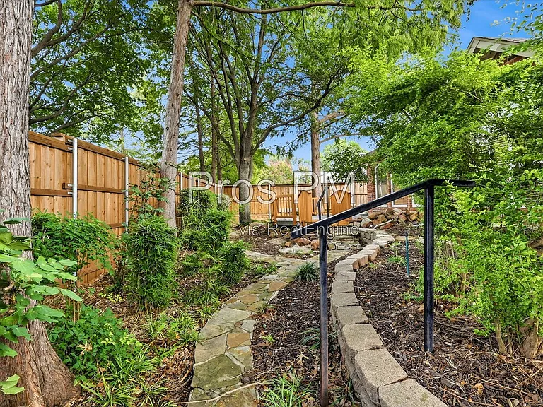 2921 Meadow Glen Dr — Photo 36