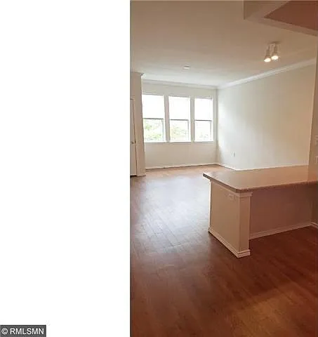 1 bed, 848 sqft, $1,400 — Photo 3