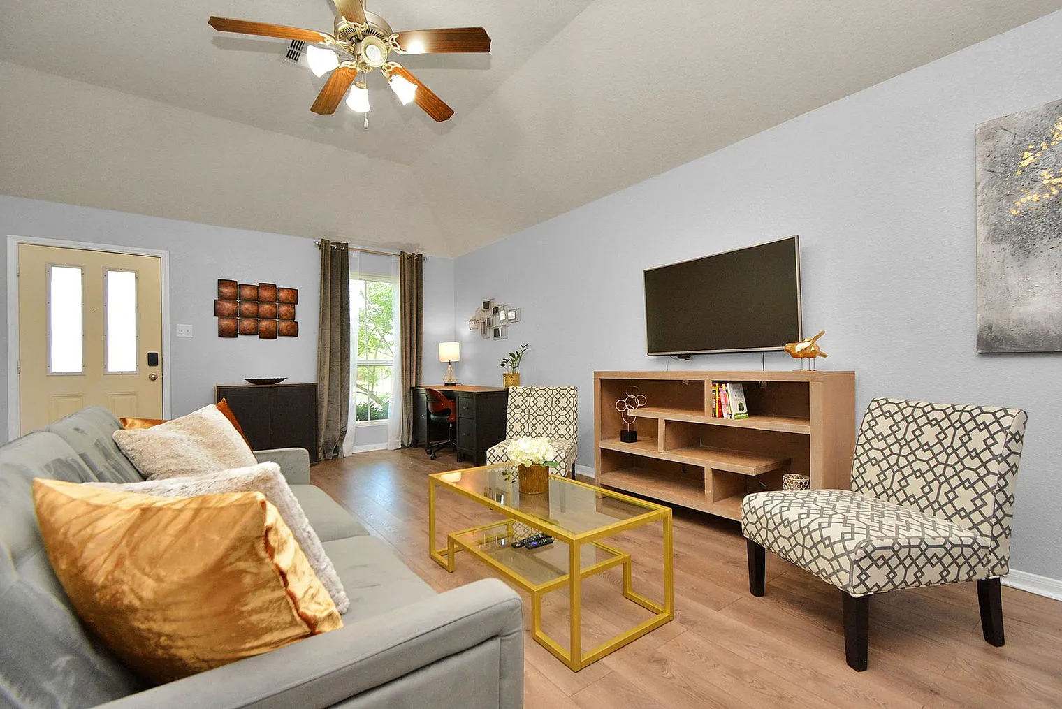 3 bed, 2.0 bath, 1550 sqft, $3,018 — Photo 1