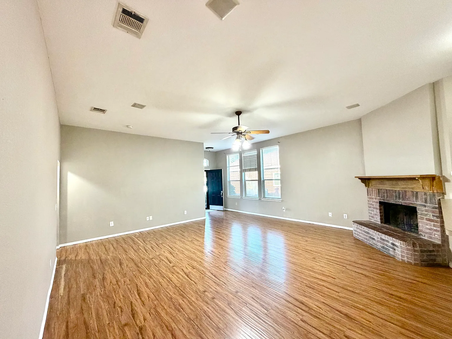 4 bed, 1925 sqft, $2,100 — Photo 4