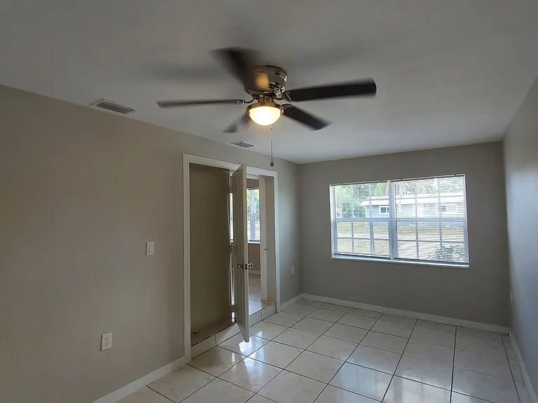 722 W Cleveland Ln — Photo 10