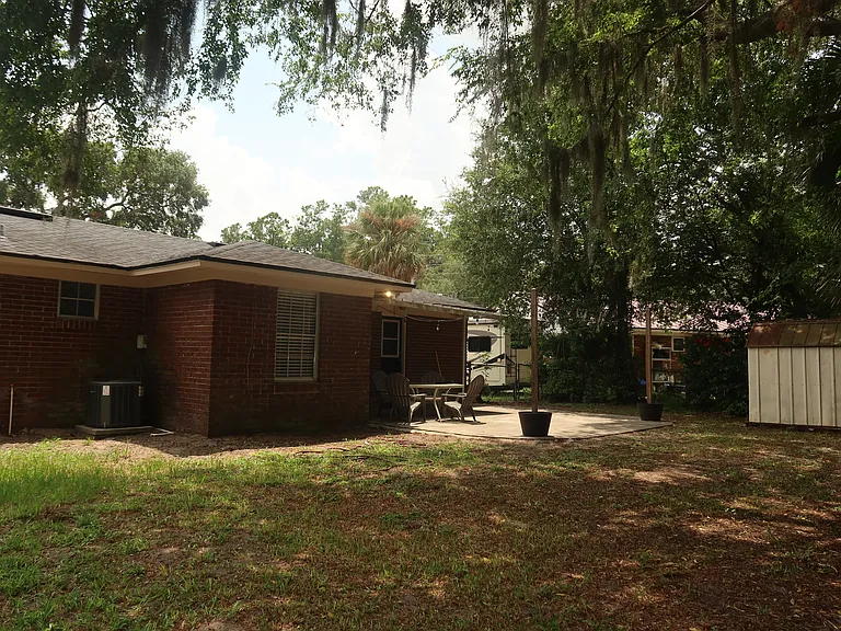 8211 Gwendolyn Rd — Photo 38