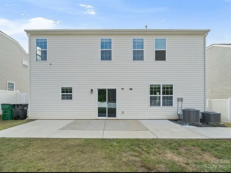 2132 Highland Knoll Dr — Photo 5