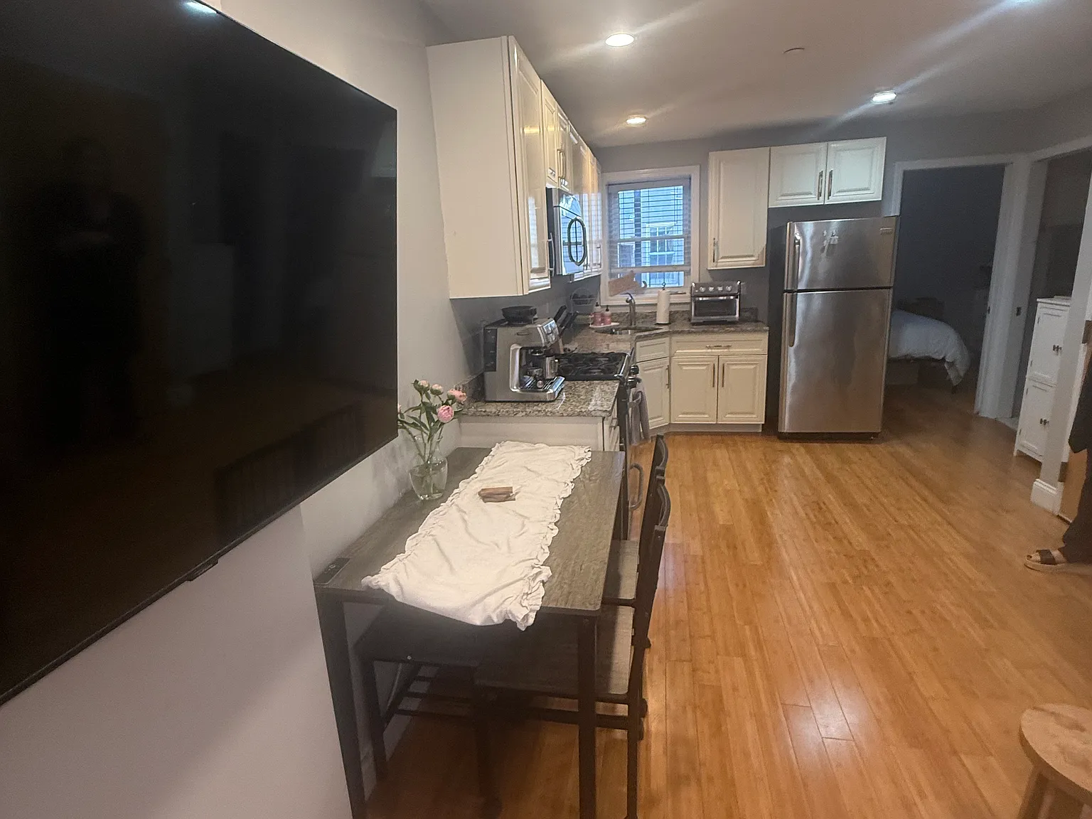 2 bed, 650 sqft, $2,900 — Photo 3