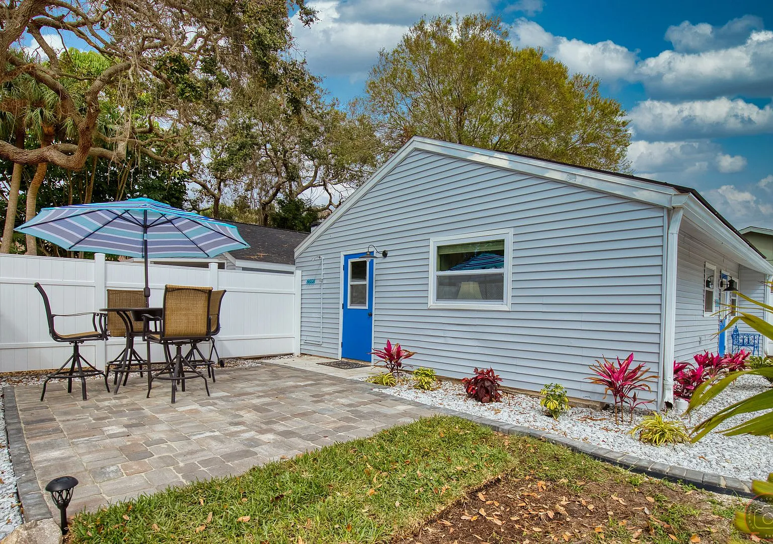 Annual Cottage minutes from Manasota Key Beach! (2 Units on Property) — Photo 2