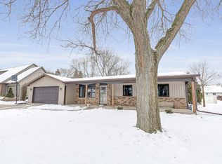 1017 Meadow View Ln, De Pere, WI 54115