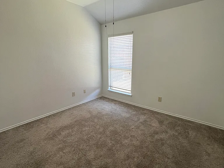205 Elm Grv — Photo 13