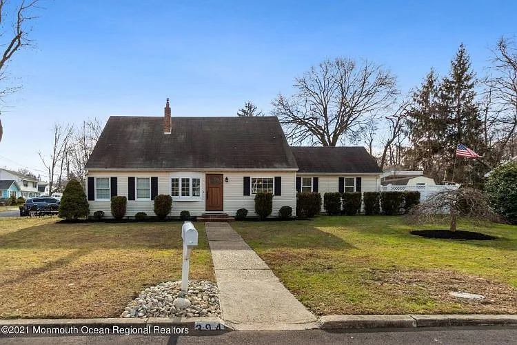 394 E End Ave photo 1