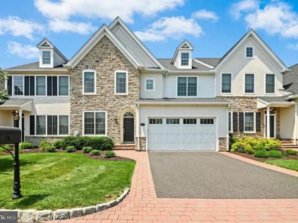 1980 Carriage Knoll Dr, Bethlehem, PA 18015