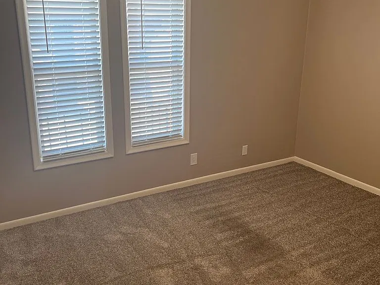 Bristol Square Apartments — Photo 84