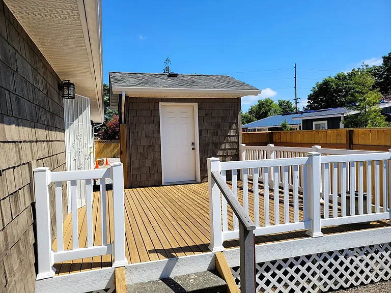 625 1/2 Marine Dr — Photo 22