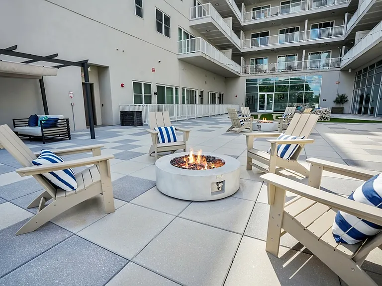 555 Boulevard