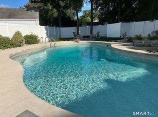 9 Robin Rd, Manchester, CT 06042