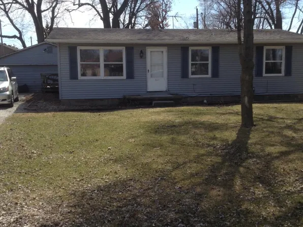 803 W Ackerman Dr, Thomasboro, IL 61878