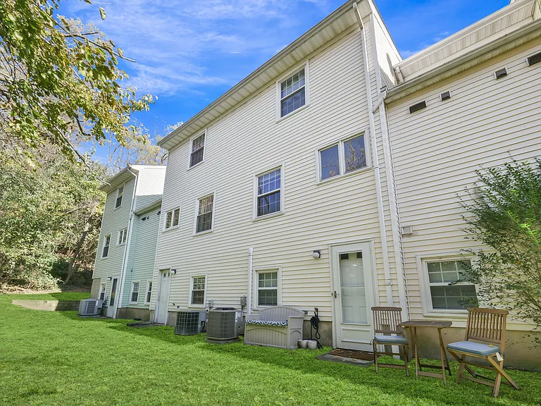 103 Park Ave #6 — Photo 17