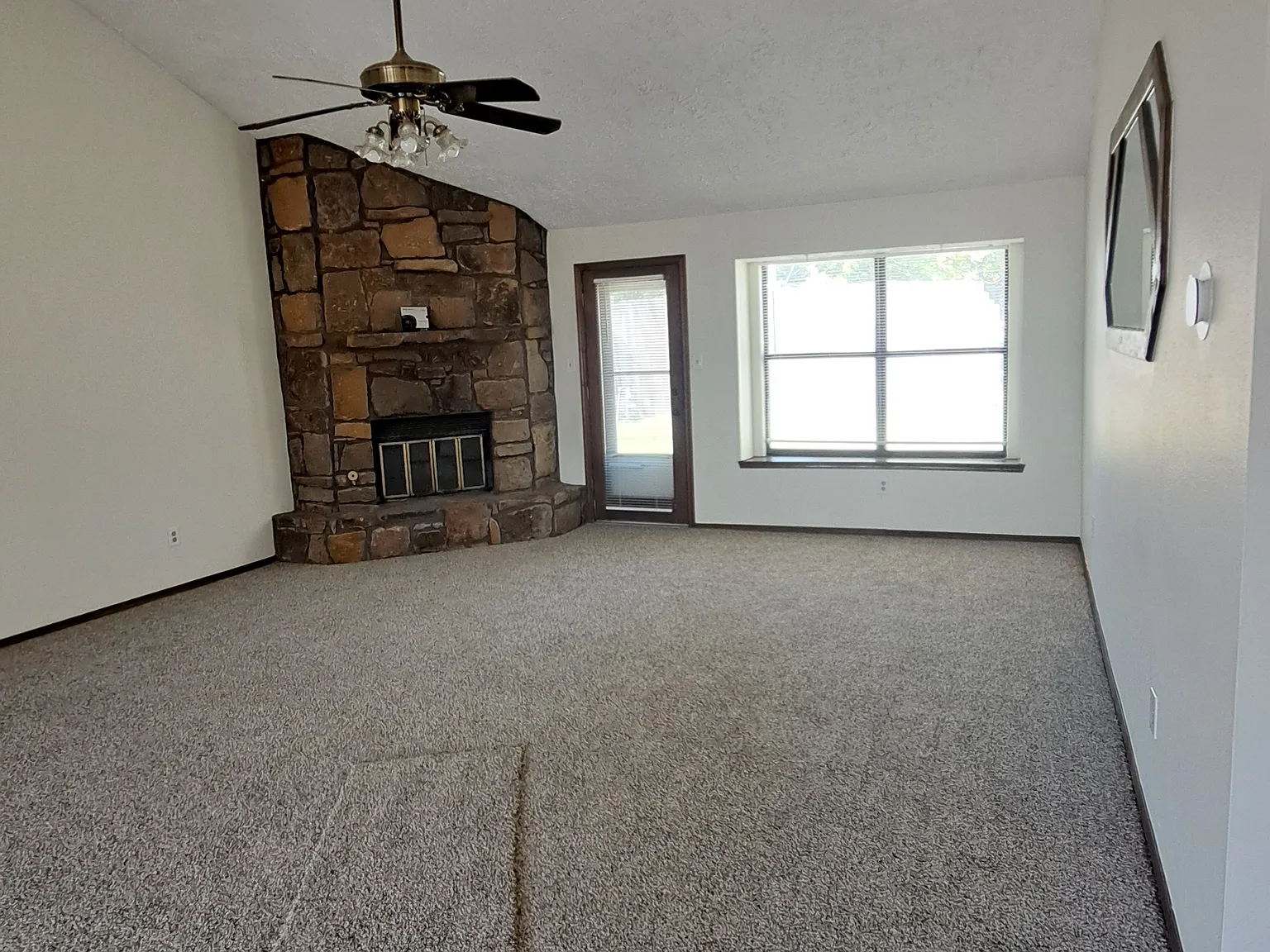 3 bed, 1872 sqft, $1,800 — Photo 4