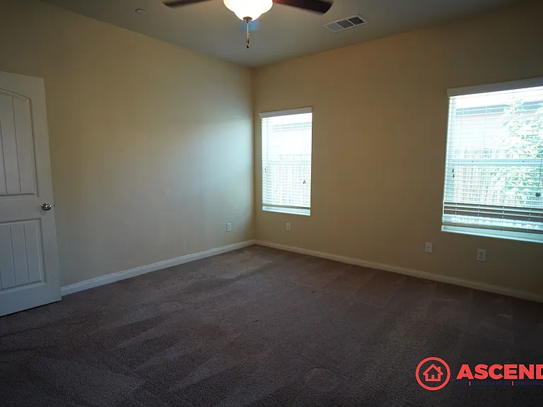 7918 Rhine Dr — Photo 12