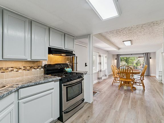 3rd image of 1720 W Roosevelt Ave