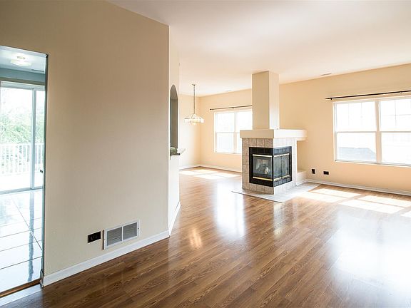4th image of 1074 Delta Dr #1074