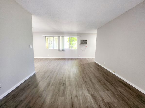 400 N Serrano Ave APT 209