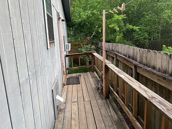 3rd image of 2416 E Bayshore Dr