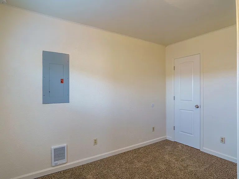1025 W Columbia Ave — Photo 10