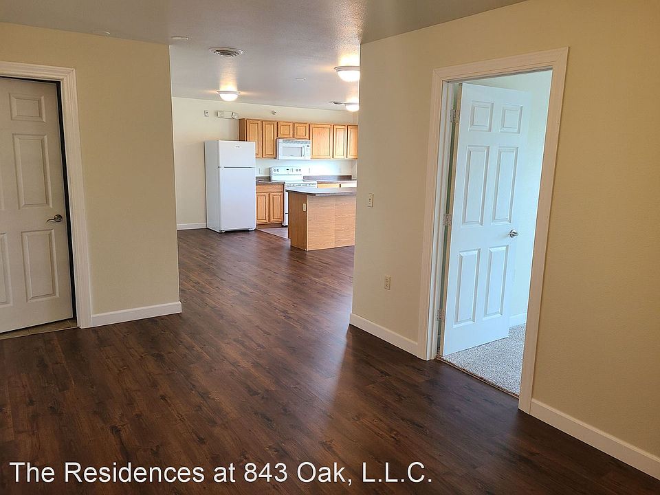 1st image of 843 Oak Ave N #221