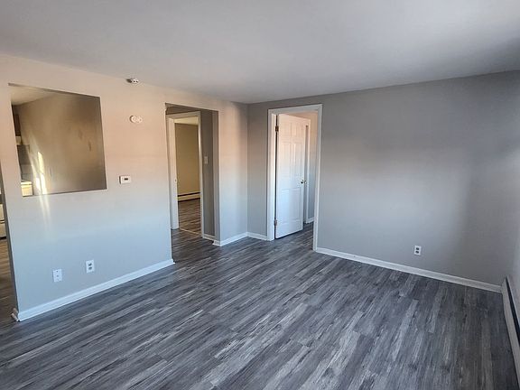 4th image of 8-10 Cumberland Ave #323-04