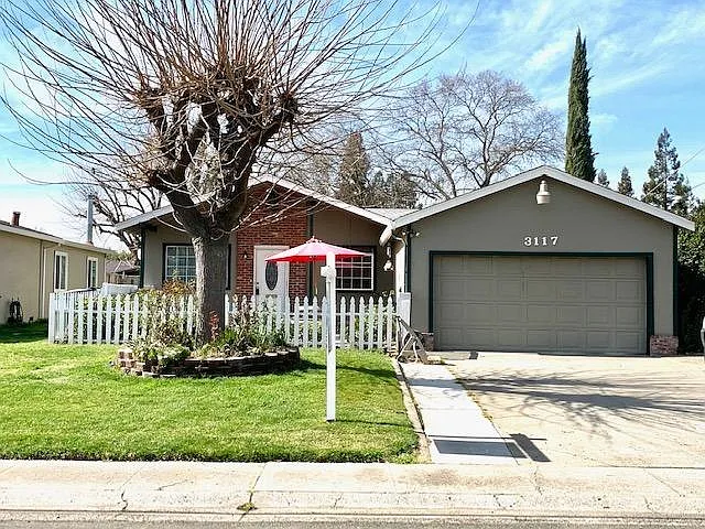 3117 Birch St photo 1
