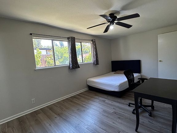 3rd image of 2406 Castle Rock Rd