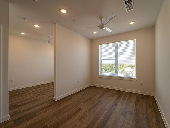 4th image of 6319 N Lamar Blvd