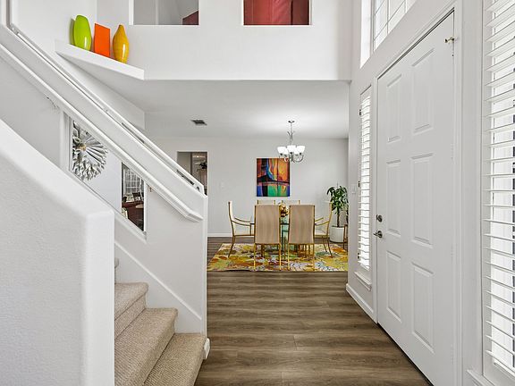 5th image of 9705 Valley Lake Ct