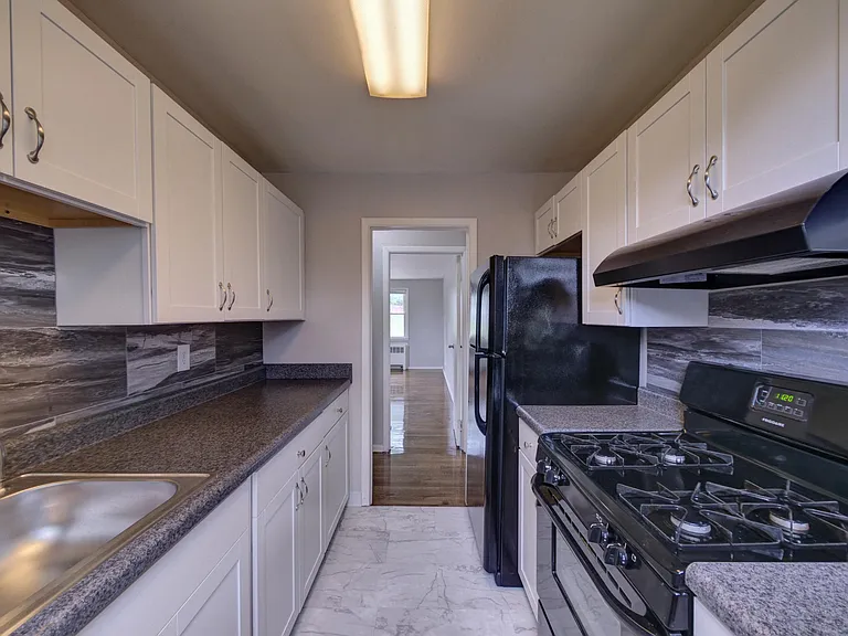 Riverhill Apartments — Photo 6