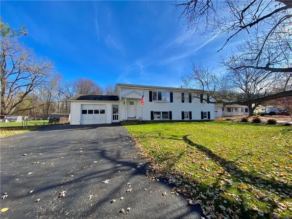 12 Loretta Dr, Spencerport, NY 14559