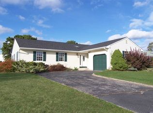 17 Sun Valley Ln, Bellport, NY 11713