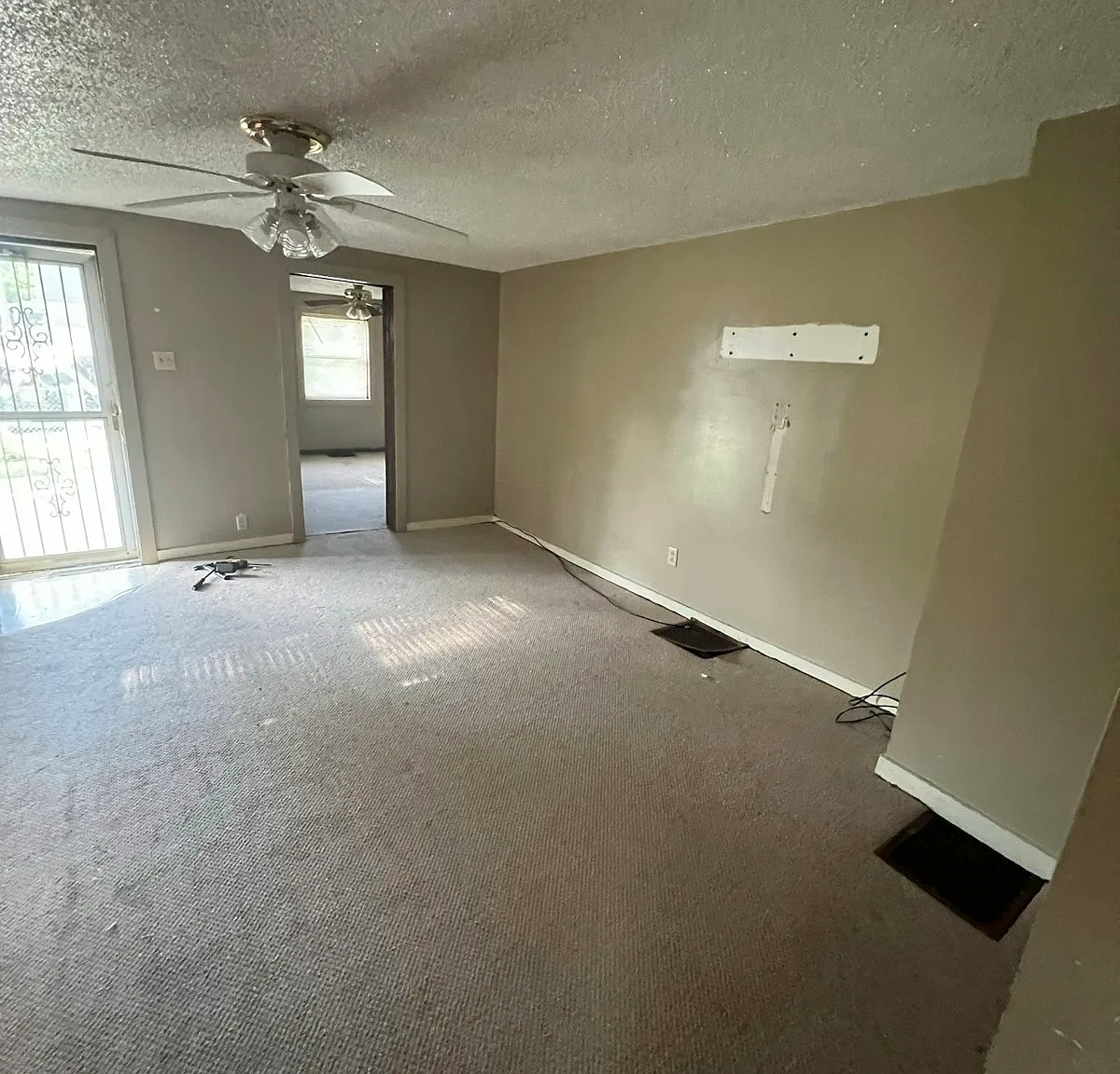 403 East Division Street — Photo 3