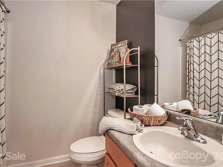 547 Donatello Ave — Photo 21