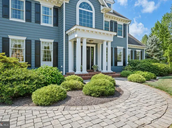 6 Lake Baldwin Dr, Pennington, NJ 08534