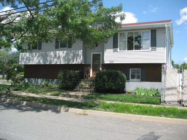 105 N Goodwin Ave, Kingston, PA 18704